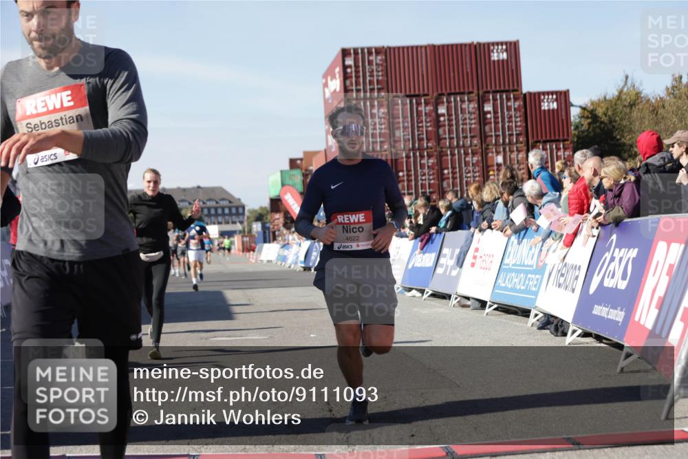 03.10.2025 - Köhlbrandbrückenlauf Jannik Wohlers http://msf.ph/oto/9111093 03.10.2025 13:00:33 Ziel 4016, 4163, 4172, 4228, 4275, 4299, 4622, 4850, 5011, 5664, 6373, 6490, 6714 meine-sportfotos.de