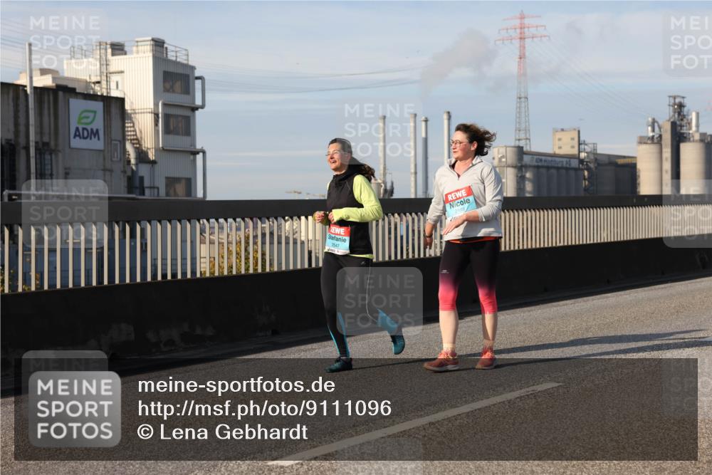 03.10.2025 - Köhlbrandbrückenlauf Lena Gebhardt http://msf.ph/oto/9111096 03.10.2025 10:15:21 Position 2 2547, 2199 meine-sportfotos.de