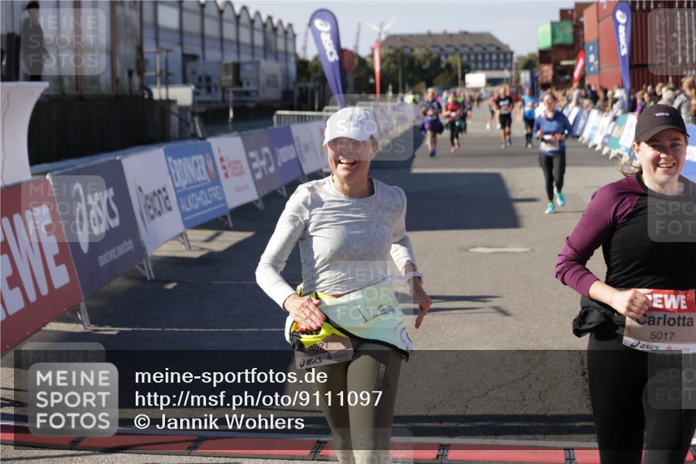 03.10.2025 - Köhlbrandbrückenlauf Jannik Wohlers http://msf.ph/oto/9111097 03.10.2025 13:30:28 Ziel 4823, 4927, 5017, 5060, 5157, 5174, 5233, 5346, 6078, 6219 meine-sportfotos.de