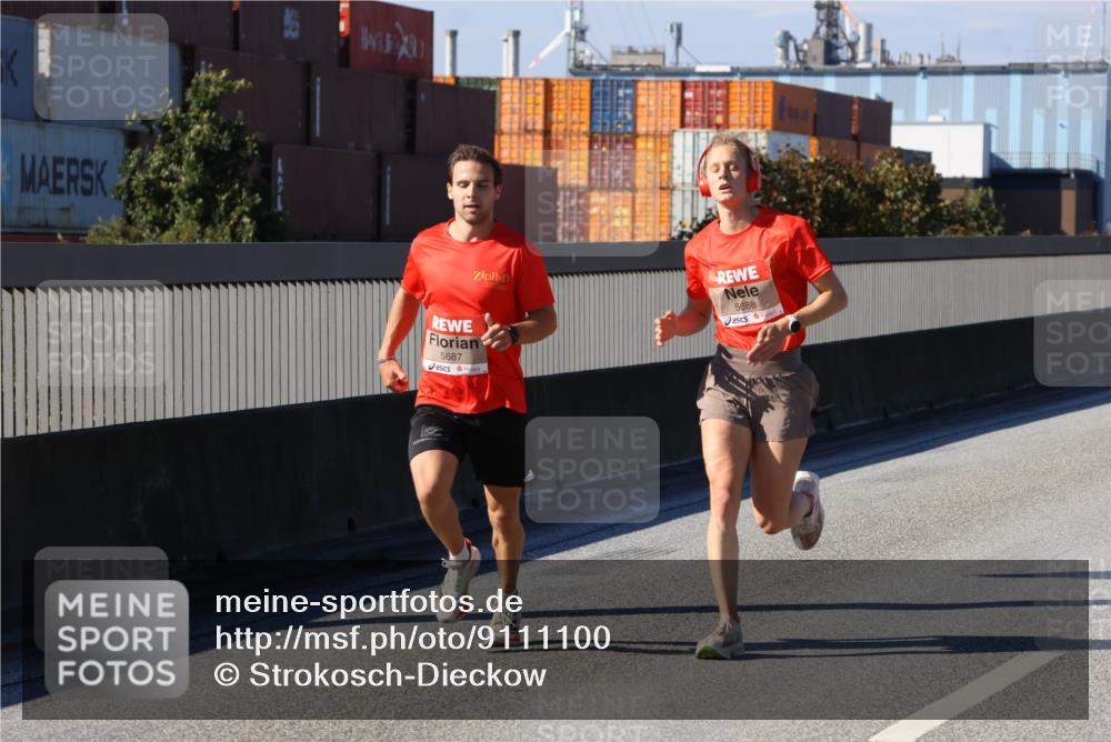 03.10.2025 - Köhlbrandbrückenlauf Strokosch-Dieckow http://msf.ph/oto/9111100 03.10.2025 12:38:16 Position 3 5688, 5687 meine-sportfotos.de