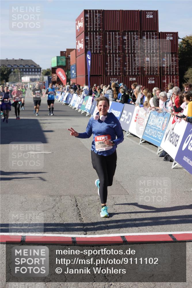 03.10.2025 - Köhlbrandbrückenlauf Jannik Wohlers http://msf.ph/oto/9111102 03.10.2025 13:30:32 Ziel 4927, 5017, 5060, 5157, 5346, 6078 meine-sportfotos.de