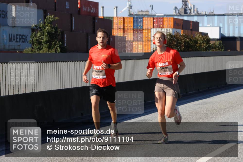 03.10.2025 - Köhlbrandbrückenlauf Strokosch-Dieckow http://msf.ph/oto/9111104 03.10.2025 12:38:16 Position 3 5687, 5688 meine-sportfotos.de