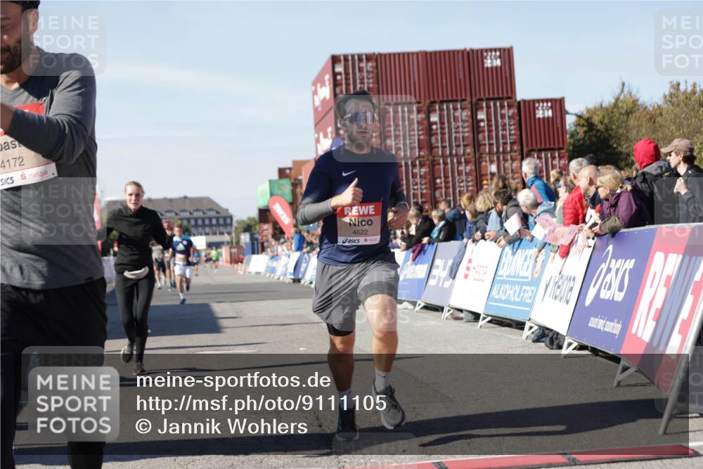 03.10.2025 - Köhlbrandbrückenlauf Jannik Wohlers http://msf.ph/oto/9111105 03.10.2025 13:00:33 Ziel 4016, 4163, 4172, 4228, 4275, 4299, 4622, 4850, 5011, 5664, 6373, 6490, 6714 meine-sportfotos.de