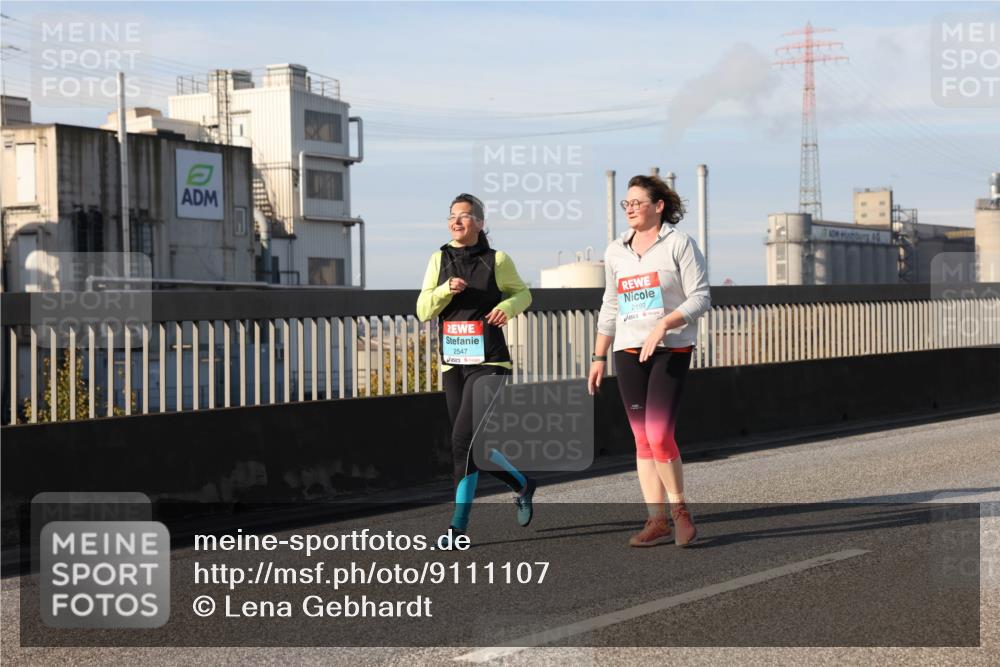 03.10.2025 - Köhlbrandbrückenlauf Lena Gebhardt http://msf.ph/oto/9111107 03.10.2025 10:15:22 Position 2 2547, 2199, 11 meine-sportfotos.de
