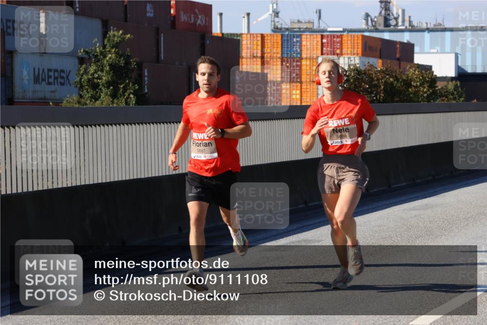 03.10.2025 - Köhlbrandbrückenlauf Strokosch-Dieckow http://msf.ph/oto/9111108 03.10.2025 12:38:16 Position 3 5687, 5688 meine-sportfotos.de