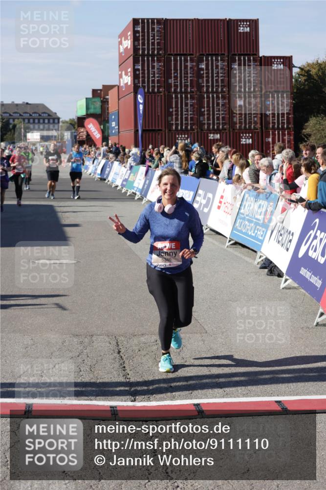 03.10.2025 - Köhlbrandbrückenlauf Jannik Wohlers http://msf.ph/oto/9111110 03.10.2025 13:30:32 Ziel 4927, 5017, 5060, 5157, 5346, 6078 meine-sportfotos.de