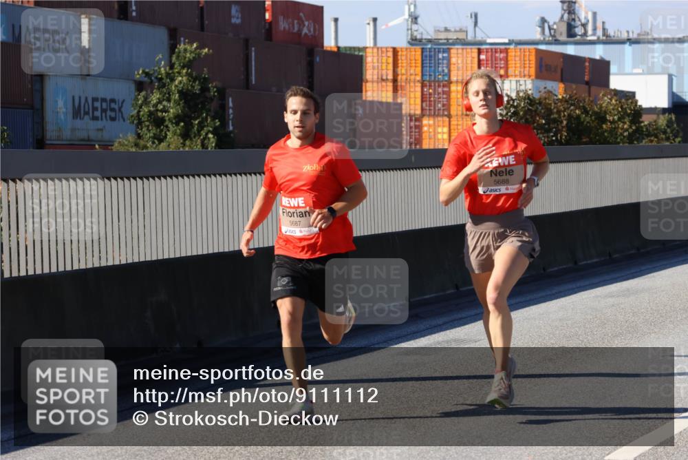 03.10.2025 - Köhlbrandbrückenlauf Strokosch-Dieckow http://msf.ph/oto/9111112 03.10.2025 12:38:17 Position 3 5687, 5688 meine-sportfotos.de