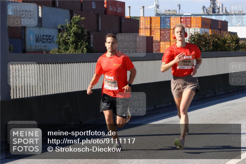 03.10.2025 - Köhlbrandbrückenlauf Strokosch-Dieckow http://msf.ph/oto/9111117 03.10.2025 12:38:17 Position 3 5688, 5687 meine-sportfotos.de