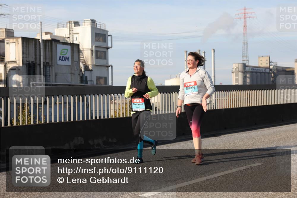 03.10.2025 - Köhlbrandbrückenlauf Lena Gebhardt http://msf.ph/oto/9111120 03.10.2025 10:15:22 Position 2 2547, 2199 meine-sportfotos.de