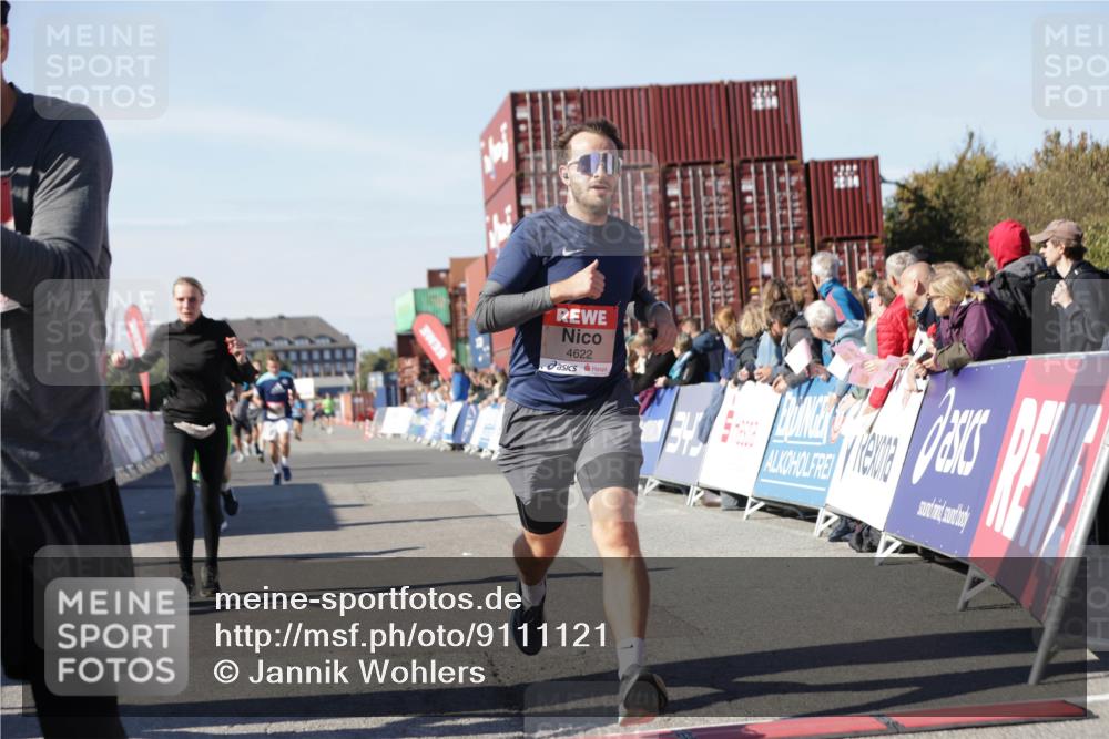 03.10.2025 - Köhlbrandbrückenlauf Jannik Wohlers http://msf.ph/oto/9111121 03.10.2025 13:00:33 Ziel 4016, 4163, 4172, 4228, 4275, 4299, 4622, 4850, 5011, 5664, 6373, 6490, 6714 meine-sportfotos.de