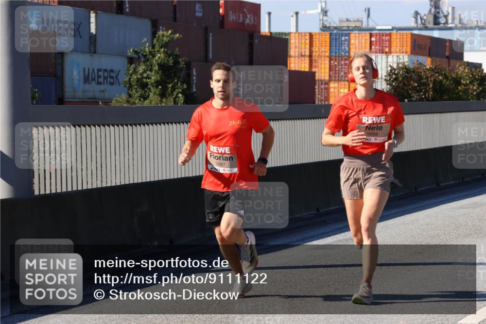 03.10.2025 - Köhlbrandbrückenlauf Strokosch-Dieckow http://msf.ph/oto/9111122 03.10.2025 12:38:17 Position 3 5687, 5688 meine-sportfotos.de