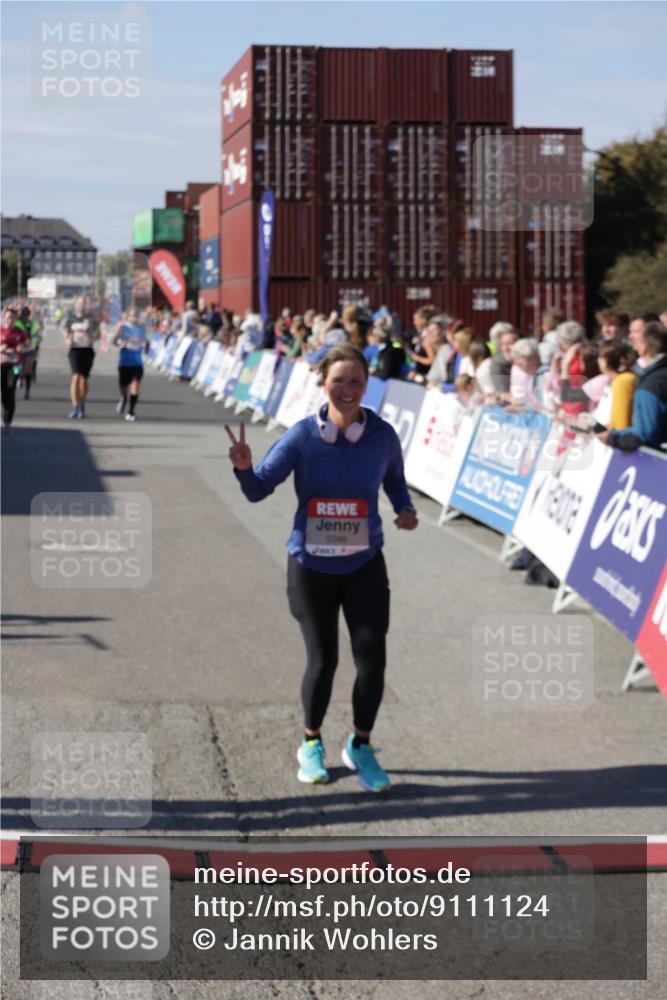 03.10.2025 - Köhlbrandbrückenlauf Jannik Wohlers http://msf.ph/oto/9111124 03.10.2025 13:30:32 Ziel 4927, 5017, 5060, 5157, 5346, 6078 meine-sportfotos.de