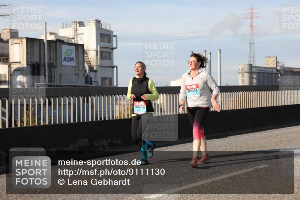 03.10.2025 - Köhlbrandbrückenlauf Lena Gebhardt http://msf.ph/oto/9111130 03.10.2025 10:15:22 Position 2 2547, 2199 meine-sportfotos.de