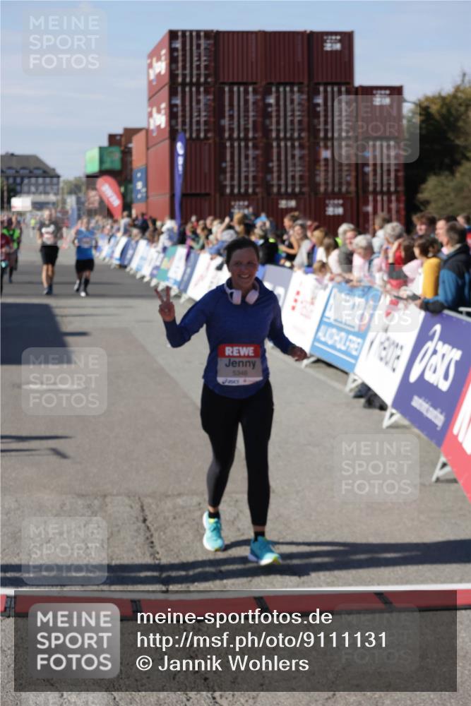 03.10.2025 - Köhlbrandbrückenlauf Jannik Wohlers http://msf.ph/oto/9111131 03.10.2025 13:30:32 Ziel 4927, 5017, 5060, 5157, 5346, 6078 meine-sportfotos.de