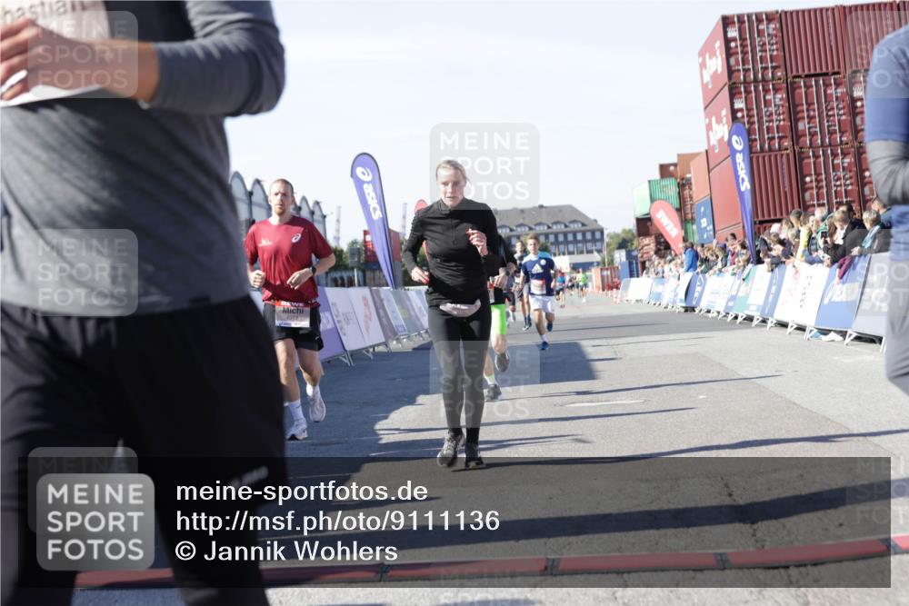 03.10.2025 - Köhlbrandbrückenlauf Jannik Wohlers http://msf.ph/oto/9111136 03.10.2025 13:00:34 Ziel 4016, 4163, 4172, 4228, 4275, 4299, 4622, 4850, 5011, 5664, 6373, 6490, 6714 meine-sportfotos.de