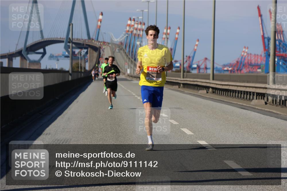 03.10.2025 - Köhlbrandbrückenlauf Strokosch-Dieckow http://msf.ph/oto/9111142 03.10.2025 12:38:32 Position 3 6253 meine-sportfotos.de