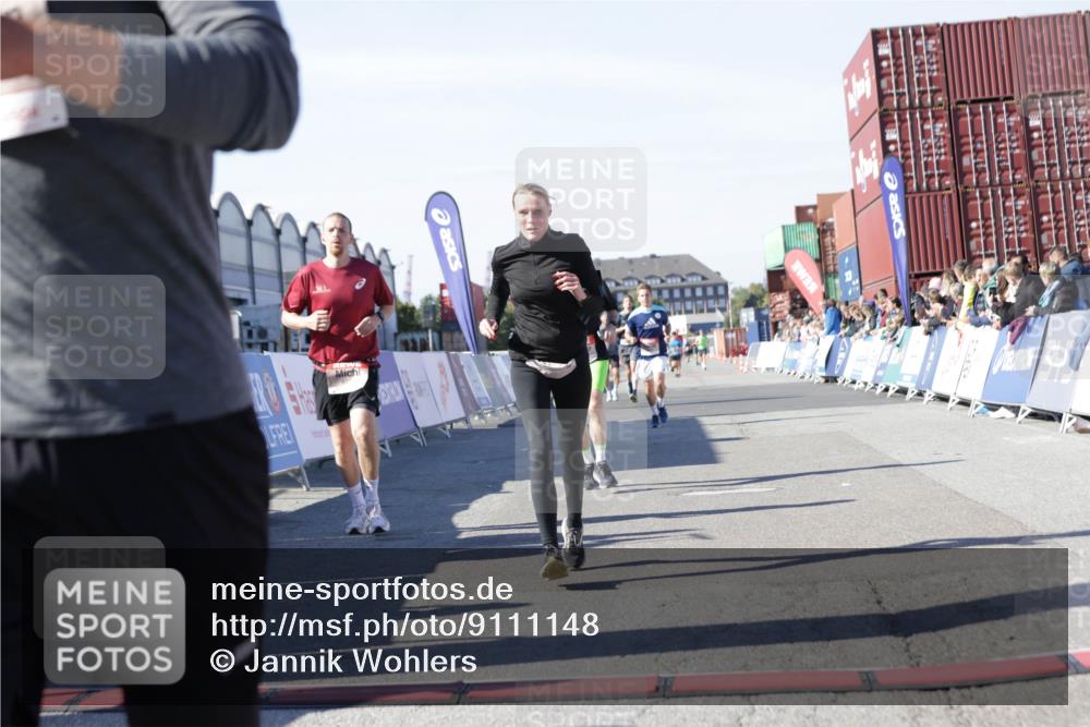 03.10.2025 - Köhlbrandbrückenlauf Jannik Wohlers http://msf.ph/oto/9111148 03.10.2025 13:00:34 Ziel 4016, 4163, 4172, 4228, 4275, 4299, 4622, 4850, 5011, 5664, 6373, 6490, 6714 meine-sportfotos.de