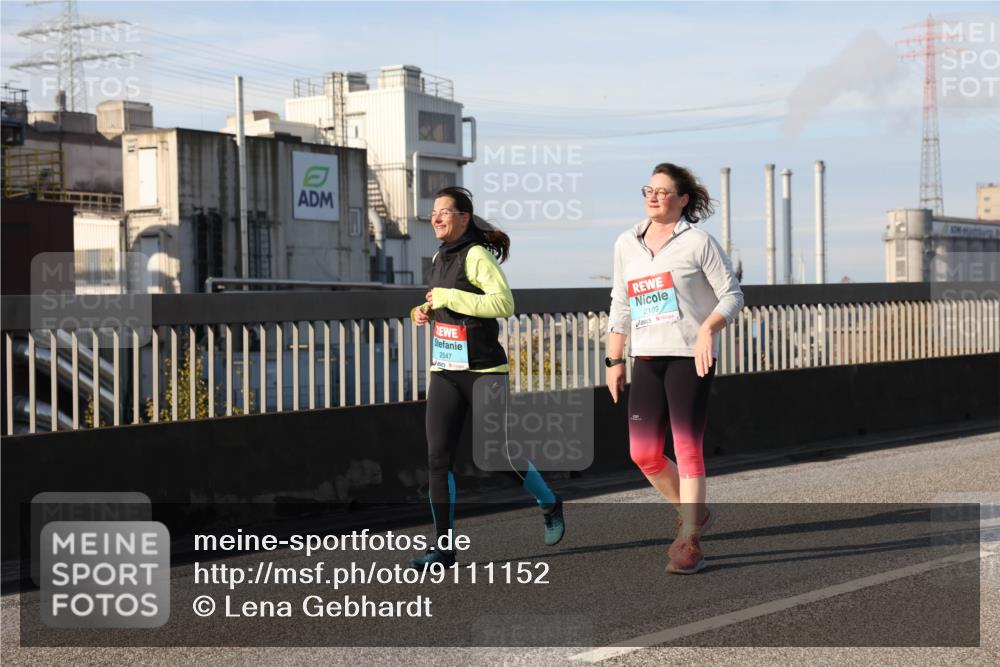 03.10.2025 - Köhlbrandbrückenlauf Lena Gebhardt http://msf.ph/oto/9111152 03.10.2025 10:15:22 Position 2 2547, 2199 meine-sportfotos.de