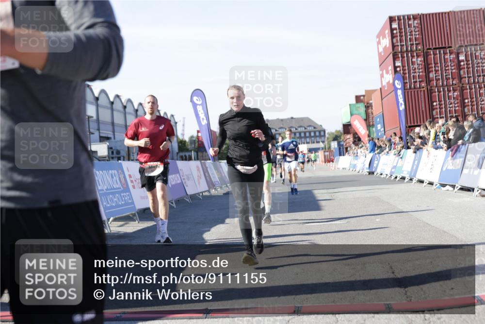 03.10.2025 - Köhlbrandbrückenlauf Jannik Wohlers http://msf.ph/oto/9111155 03.10.2025 13:00:34 Ziel 4016, 4163, 4172, 4228, 4275, 4299, 4622, 4850, 5011, 5664, 6373, 6490, 6714 meine-sportfotos.de