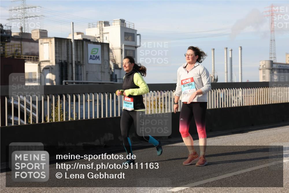 03.10.2025 - Köhlbrandbrückenlauf Lena Gebhardt http://msf.ph/oto/9111163 03.10.2025 10:15:22 Position 2 2547, 2199 meine-sportfotos.de