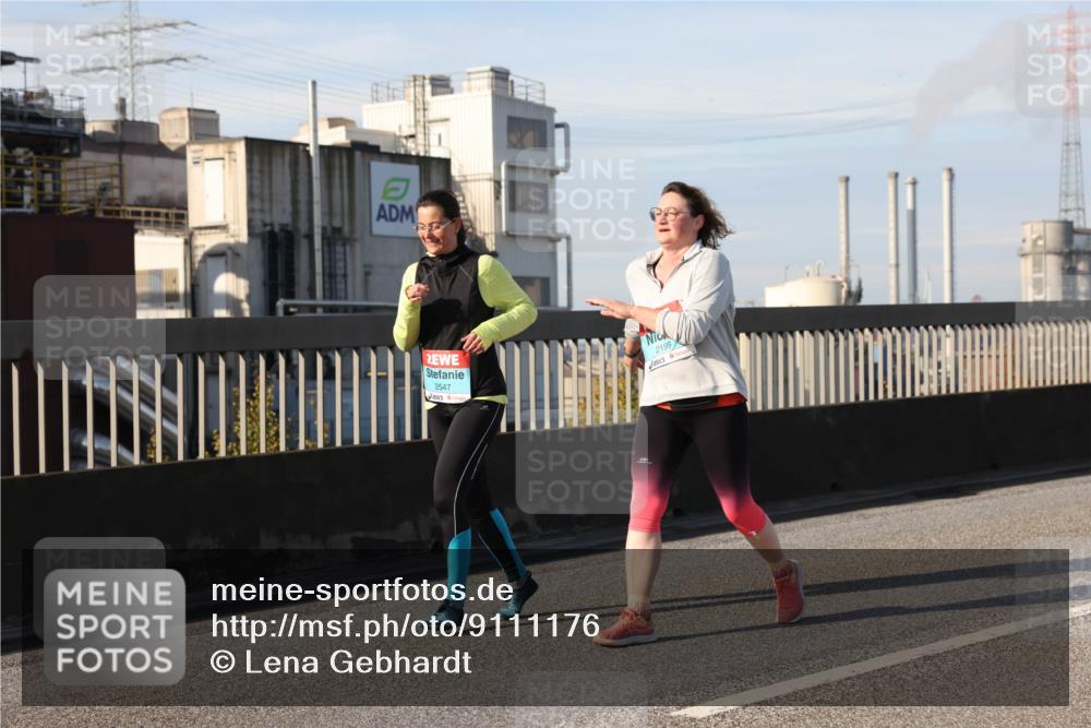 03.10.2025 - Köhlbrandbrückenlauf Lena Gebhardt http://msf.ph/oto/9111176 03.10.2025 10:15:22 Position 2 2547, 2199 meine-sportfotos.de