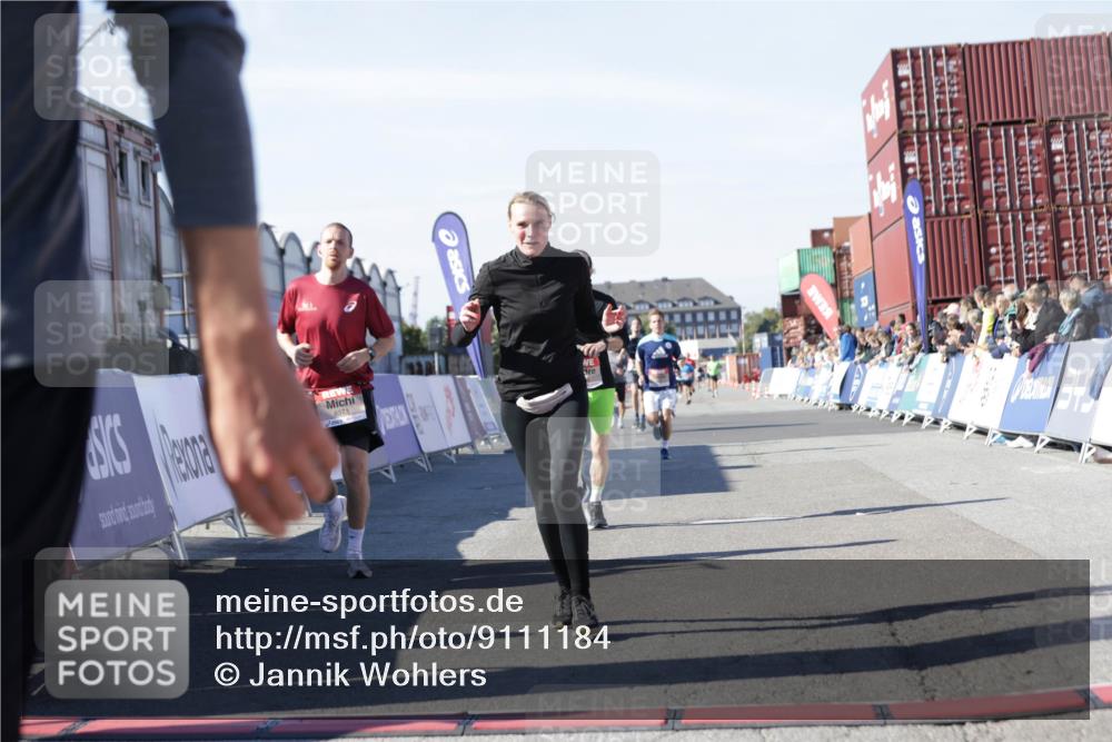 03.10.2025 - Köhlbrandbrückenlauf Jannik Wohlers http://msf.ph/oto/9111184 03.10.2025 13:00:34 Ziel 4016, 4163, 4172, 4228, 4275, 4299, 4622, 4850, 5011, 5664, 6373, 6490, 6714 meine-sportfotos.de
