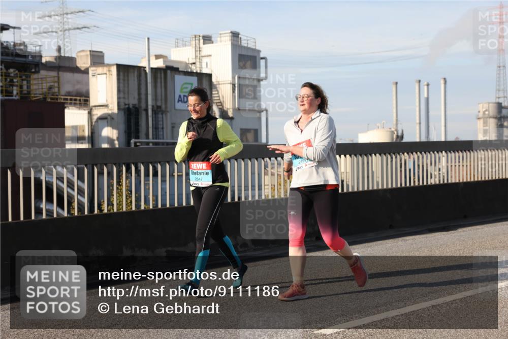 03.10.2025 - Köhlbrandbrückenlauf Lena Gebhardt http://msf.ph/oto/9111186 03.10.2025 10:15:22 Position 2 2547, 2199 meine-sportfotos.de