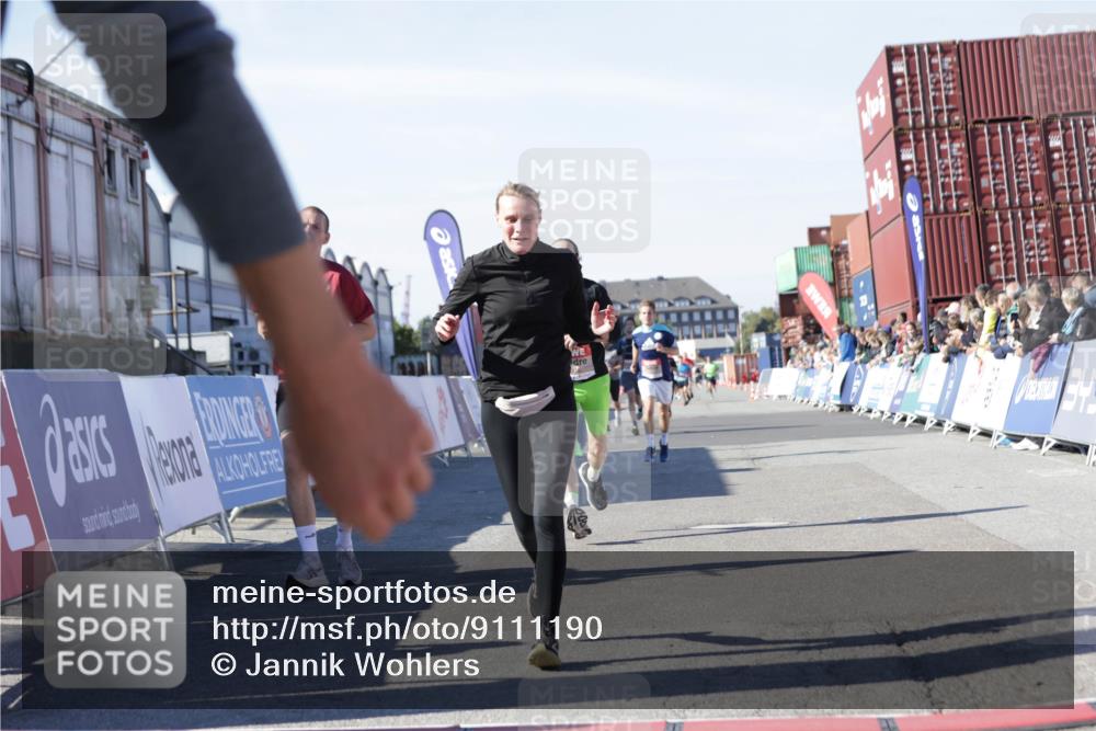 03.10.2025 - Köhlbrandbrückenlauf Jannik Wohlers http://msf.ph/oto/9111190 03.10.2025 13:00:34 Ziel 4016, 4163, 4172, 4228, 4275, 4299, 4622, 4850, 5011, 5664, 6373, 6490, 6714 meine-sportfotos.de