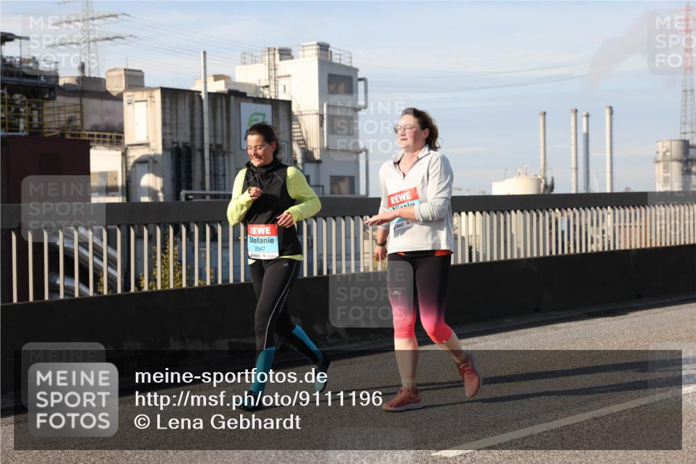 03.10.2025 - Köhlbrandbrückenlauf Lena Gebhardt http://msf.ph/oto/9111196 03.10.2025 10:15:22 Position 2 2547 meine-sportfotos.de