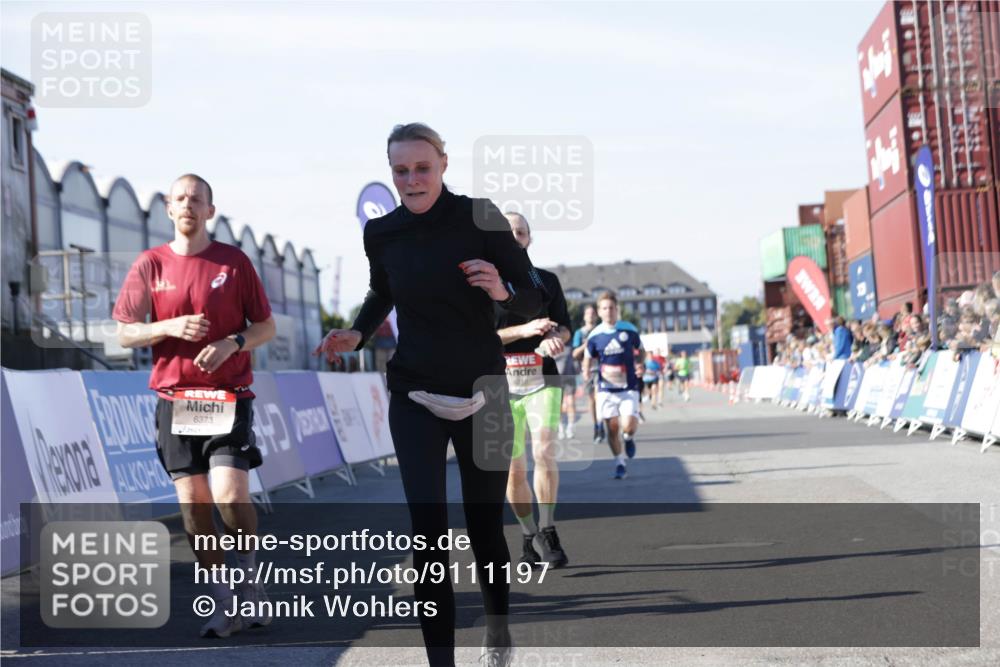03.10.2025 - Köhlbrandbrückenlauf Jannik Wohlers http://msf.ph/oto/9111197 03.10.2025 13:00:34 Ziel 4016, 4163, 4172, 4228, 4275, 4299, 4622, 4850, 5011, 5664, 6373, 6490, 6714 meine-sportfotos.de