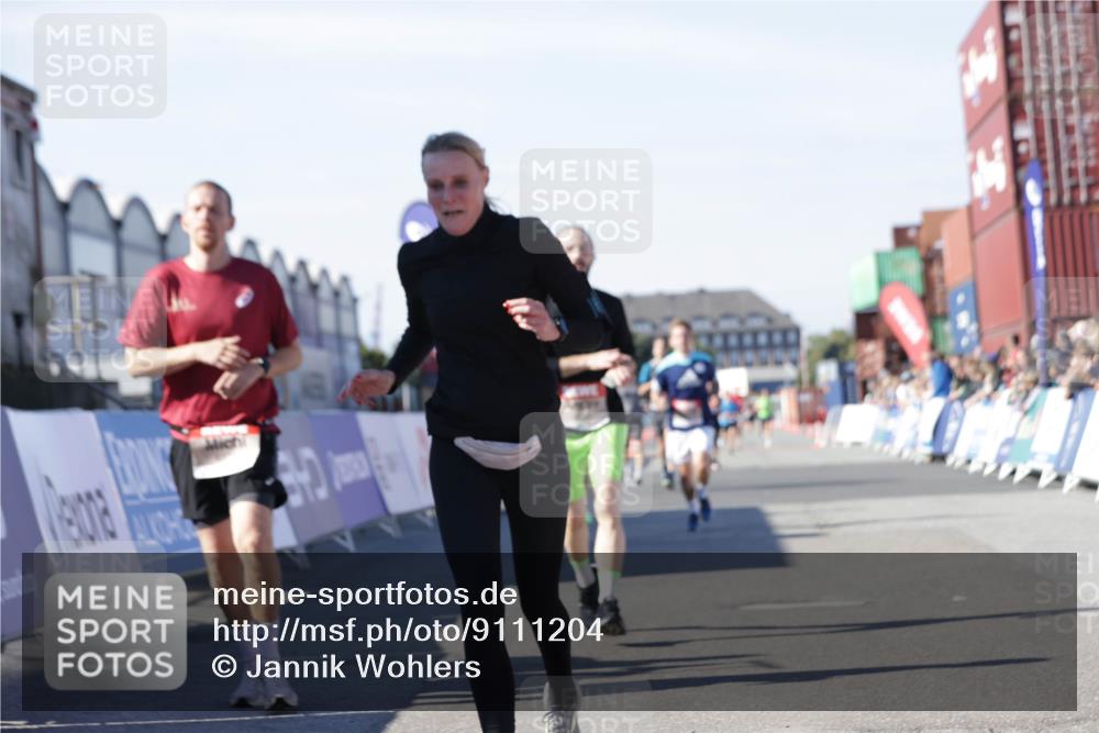 03.10.2025 - Köhlbrandbrückenlauf Jannik Wohlers http://msf.ph/oto/9111204 03.10.2025 13:00:35 Ziel 4016, 4163, 4172, 4228, 4299, 4622, 4850, 5011, 5664, 6373, 6490, 6714 meine-sportfotos.de