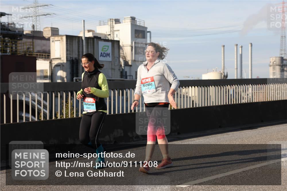 03.10.2025 - Köhlbrandbrückenlauf Lena Gebhardt http://msf.ph/oto/9111208 03.10.2025 10:15:23 Position 2 2547, 2199 meine-sportfotos.de