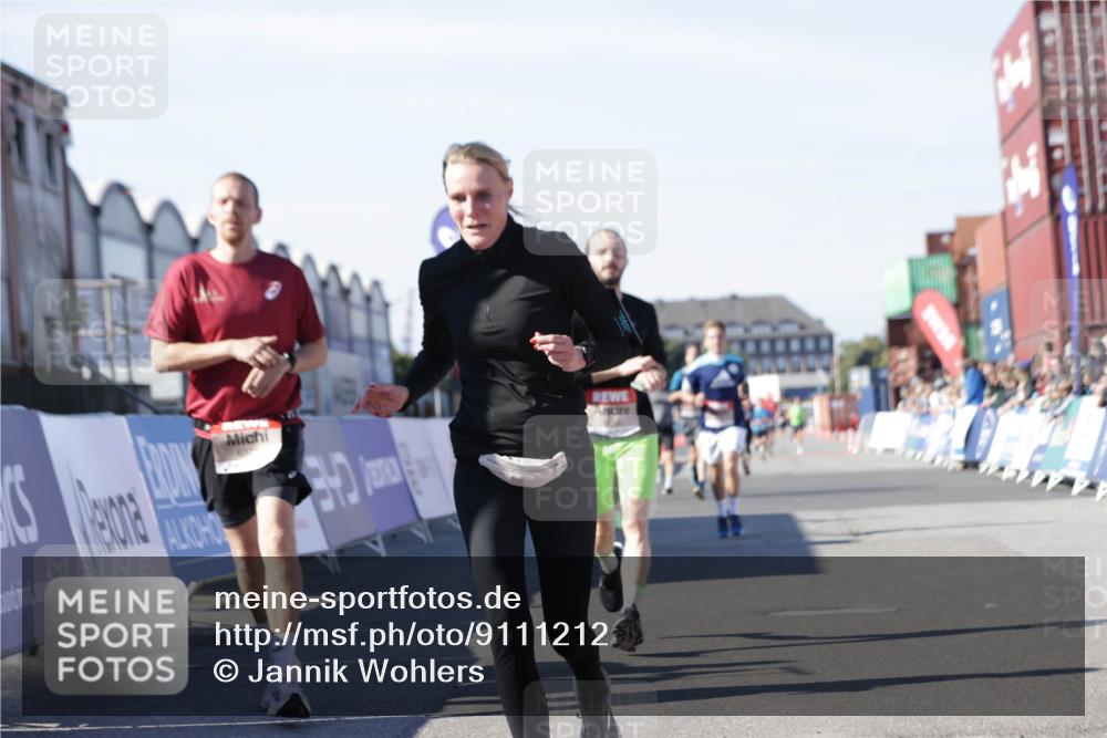 03.10.2025 - Köhlbrandbrückenlauf Jannik Wohlers http://msf.ph/oto/9111212 03.10.2025 13:00:35 Ziel 4016, 4163, 4172, 4228, 4299, 4622, 4850, 5011, 5664, 6373, 6490, 6714 meine-sportfotos.de