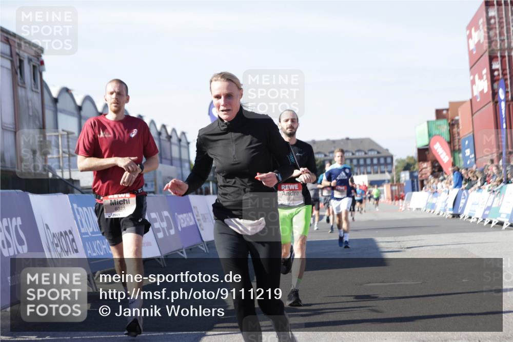 03.10.2025 - Köhlbrandbrückenlauf Jannik Wohlers http://msf.ph/oto/9111219 03.10.2025 13:00:35 Ziel 4016, 4163, 4172, 4228, 4299, 4622, 4850, 5011, 5664, 6373, 6490, 6714 meine-sportfotos.de