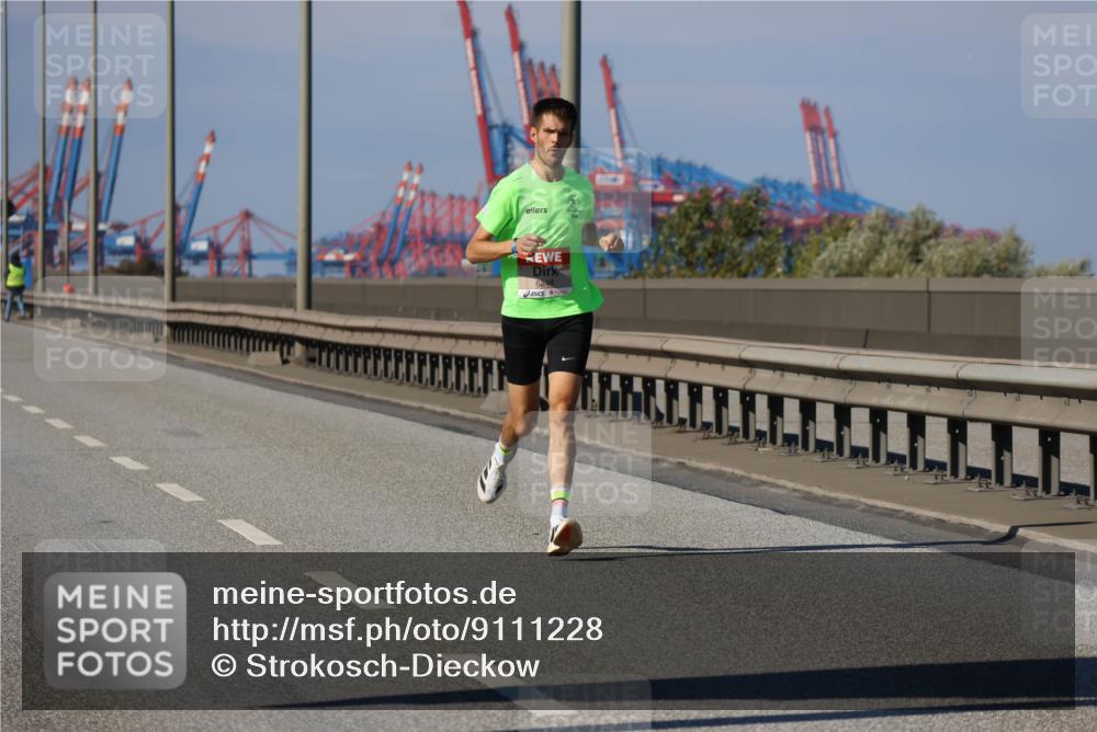 03.10.2025 - Köhlbrandbrückenlauf Strokosch-Dieckow http://msf.ph/oto/9111228 03.10.2025 12:38:45 Position 3 6248 meine-sportfotos.de