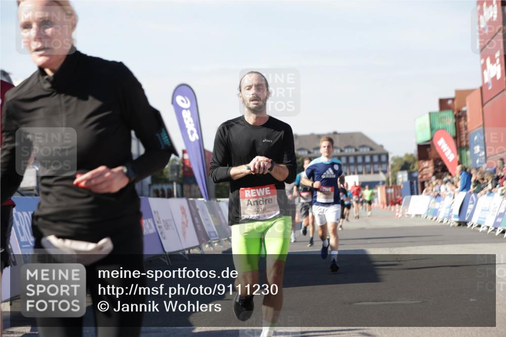 03.10.2025 - Köhlbrandbrückenlauf Jannik Wohlers http://msf.ph/oto/9111230 03.10.2025 13:00:35 Ziel 4016, 4163, 4172, 4228, 4299, 4622, 4850, 5011, 5664, 6373, 6490, 6714 meine-sportfotos.de
