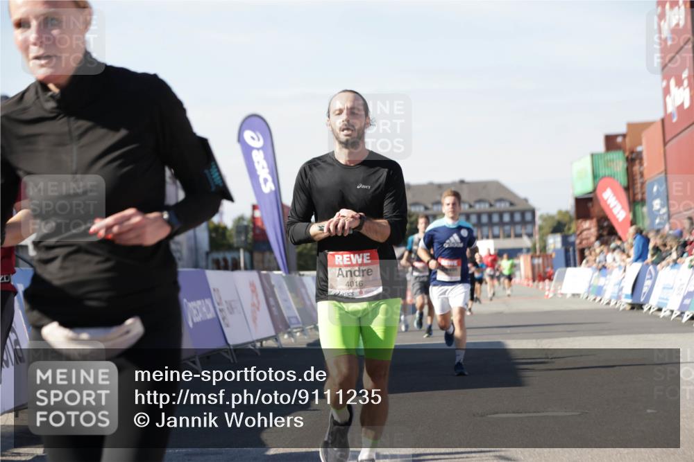 03.10.2025 - Köhlbrandbrückenlauf Jannik Wohlers http://msf.ph/oto/9111235 03.10.2025 13:00:35 Ziel 4016, 4163, 4172, 4228, 4299, 4622, 4850, 5011, 5664, 6373, 6490, 6714 meine-sportfotos.de