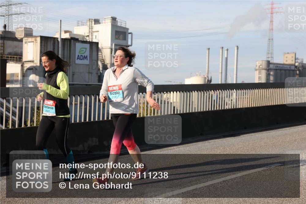 03.10.2025 - Köhlbrandbrückenlauf Lena Gebhardt http://msf.ph/oto/9111238 03.10.2025 10:15:23 Position 2 2547, 2199 meine-sportfotos.de