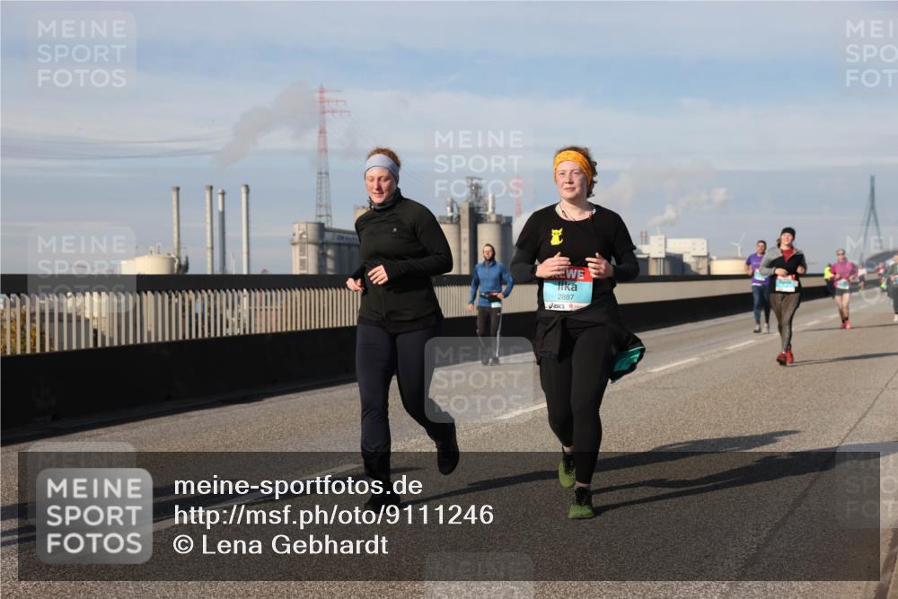 03.10.2025 - Köhlbrandbrückenlauf Lena Gebhardt http://msf.ph/oto/9111246 03.10.2025 10:15:23 Position 2 2887 meine-sportfotos.de