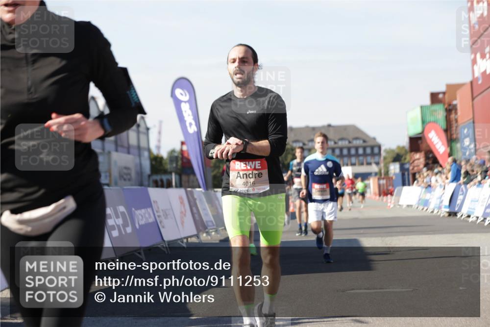 03.10.2025 - Köhlbrandbrückenlauf Jannik Wohlers http://msf.ph/oto/9111253 03.10.2025 13:00:36 Ziel 4016, 4163, 4172, 4228, 4299, 4622, 4763, 4850, 5011, 5664, 6373, 6490, 6714 meine-sportfotos.de