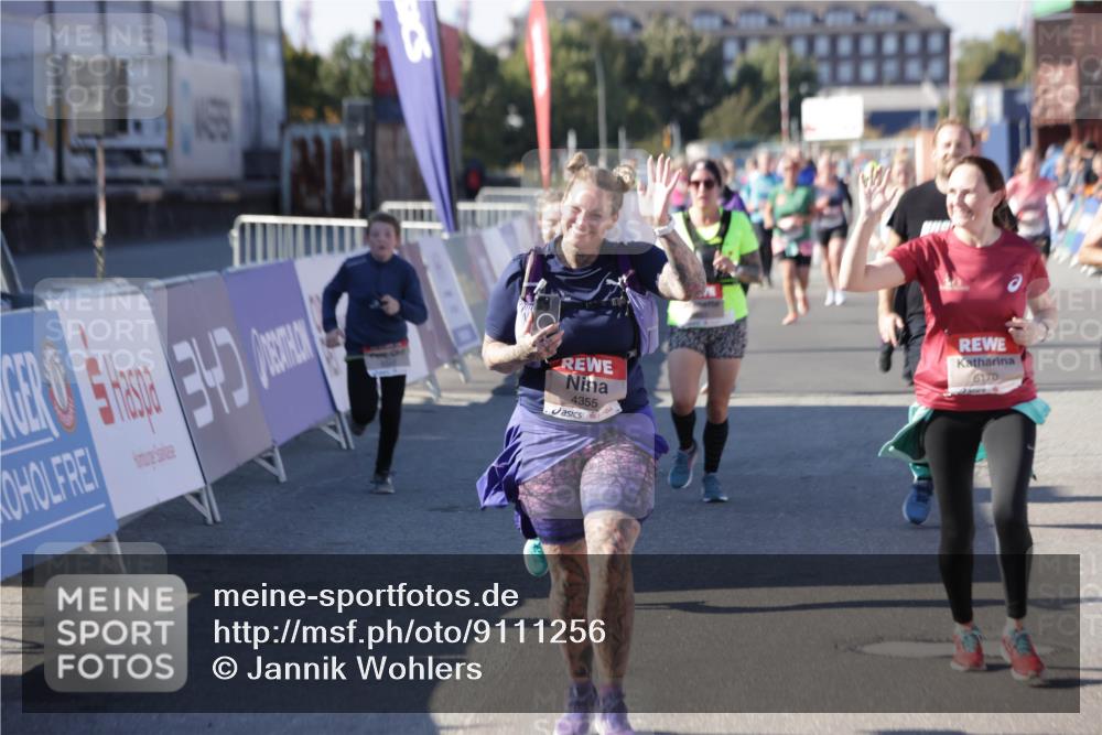 03.10.2025 - Köhlbrandbrückenlauf Jannik Wohlers http://msf.ph/oto/9111256 03.10.2025 13:30:37 Ziel 4355, 4840, 4841, 5289, 5346, 6170, 6223, 6347 meine-sportfotos.de
