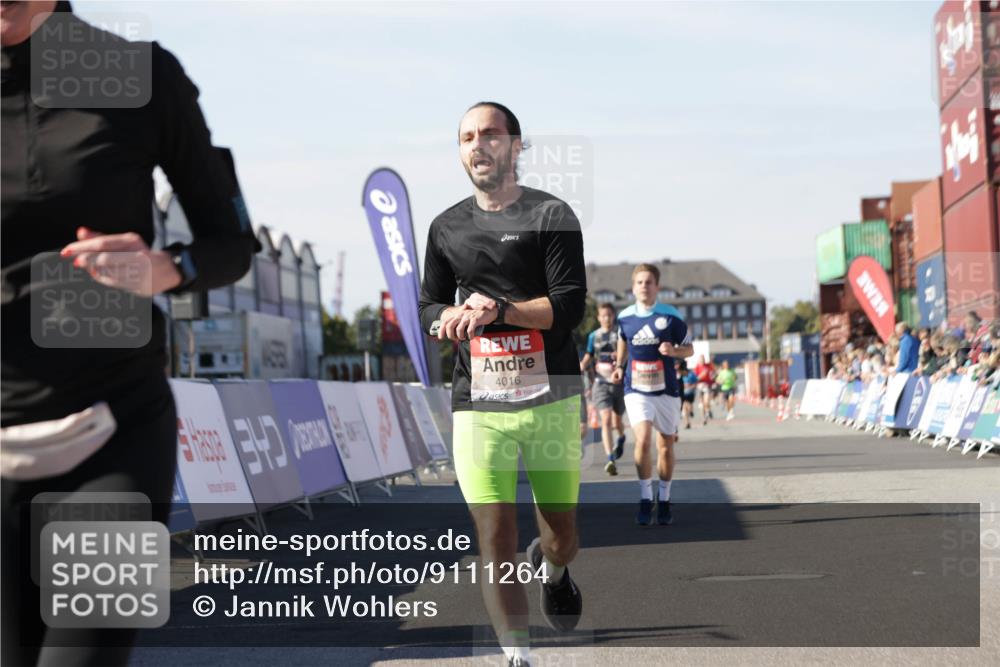 03.10.2025 - Köhlbrandbrückenlauf Jannik Wohlers http://msf.ph/oto/9111264 03.10.2025 13:00:36 Ziel 4016, 4163, 4172, 4228, 4299, 4622, 4763, 4850, 5011, 5664, 6373, 6490, 6714 meine-sportfotos.de