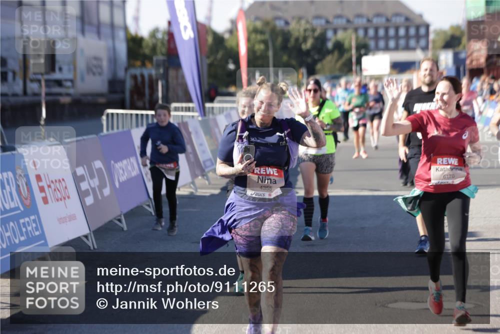 03.10.2025 - Köhlbrandbrückenlauf Jannik Wohlers http://msf.ph/oto/9111265 03.10.2025 13:30:37 Ziel 4355, 4840, 4841, 5289, 5346, 6170, 6223, 6347 meine-sportfotos.de