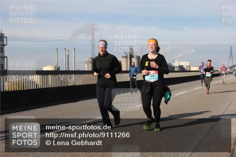 03.10.2025 - Köhlbrandbrückenlauf Lena Gebhardt http://msf.ph/oto/9111266 03.10.2025 10:15:23 Position 2 2887 meine-sportfotos.de