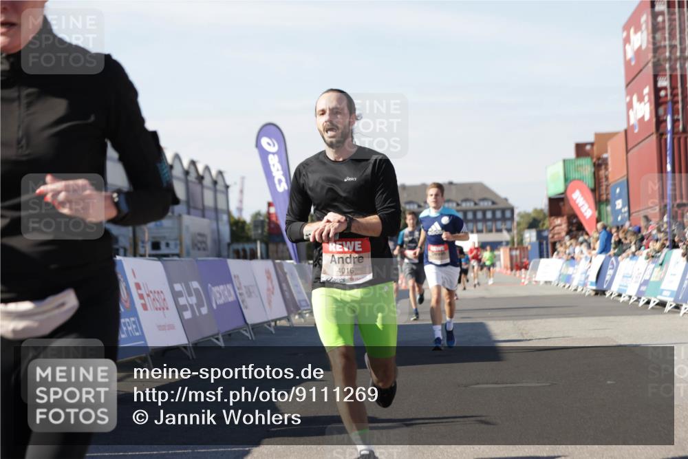 03.10.2025 - Köhlbrandbrückenlauf Jannik Wohlers http://msf.ph/oto/9111269 03.10.2025 13:00:36 Ziel 4016, 4163, 4172, 4228, 4299, 4622, 4763, 4850, 5011, 5664, 6373, 6490, 6714 meine-sportfotos.de