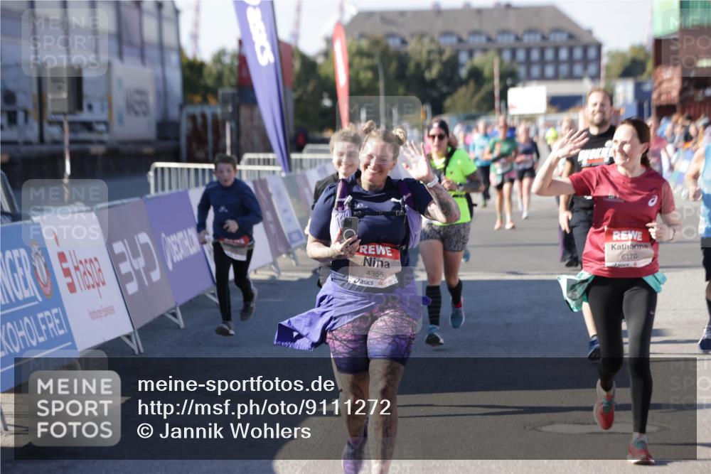 03.10.2025 - Köhlbrandbrückenlauf Jannik Wohlers http://msf.ph/oto/9111272 03.10.2025 13:30:38 Ziel 4355, 4840, 4841, 5289, 5346, 6170, 6223, 6347 meine-sportfotos.de