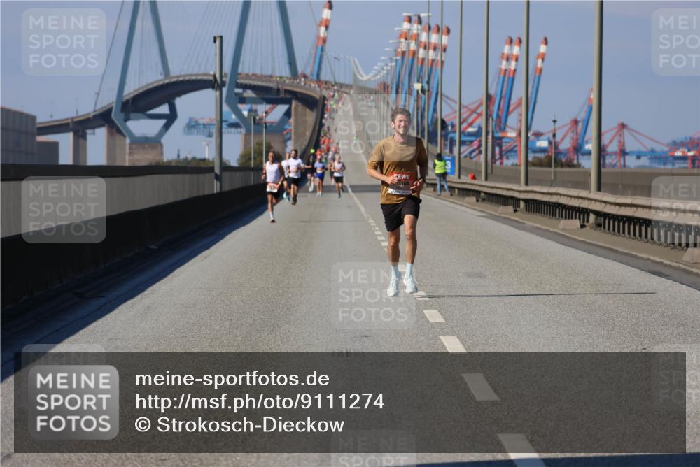 03.10.2025 - Köhlbrandbrückenlauf Strokosch-Dieckow http://msf.ph/oto/9111274 03.10.2025 12:38:58 Position 3  meine-sportfotos.de