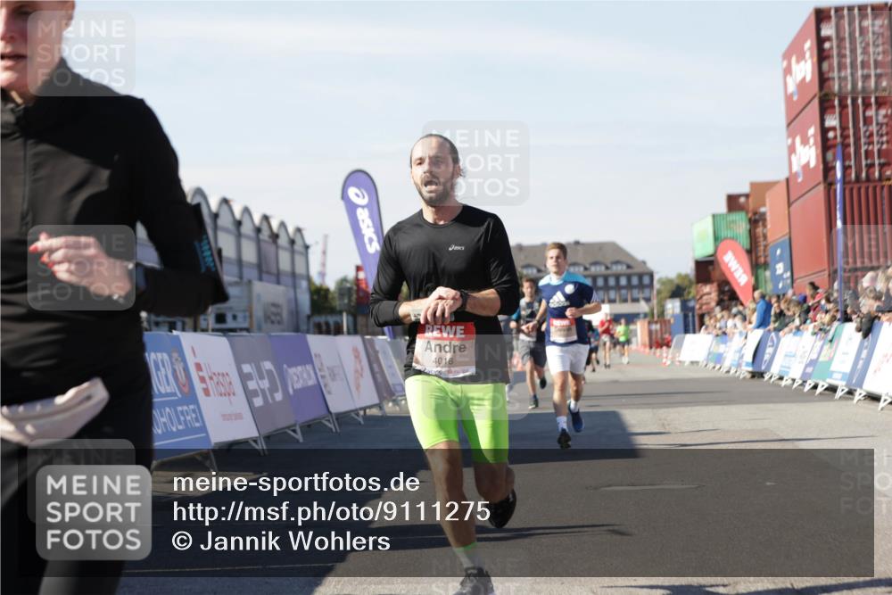 03.10.2025 - Köhlbrandbrückenlauf Jannik Wohlers http://msf.ph/oto/9111275 03.10.2025 13:00:36 Ziel 4016, 4163, 4172, 4228, 4299, 4622, 4763, 4850, 5011, 5664, 6373, 6490, 6714 meine-sportfotos.de