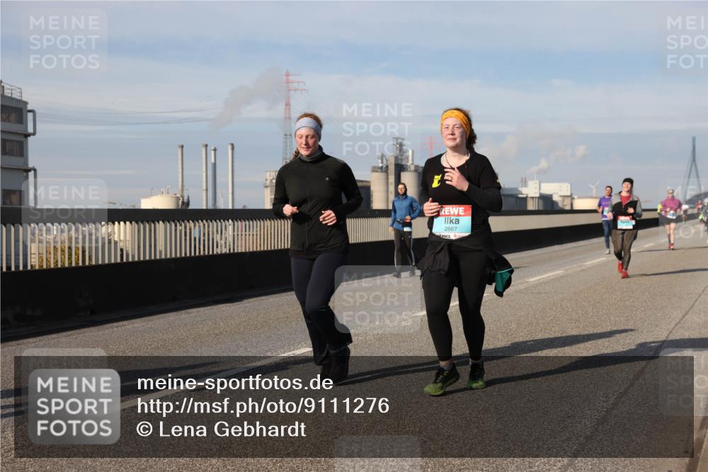 03.10.2025 - Köhlbrandbrückenlauf Lena Gebhardt http://msf.ph/oto/9111276 03.10.2025 10:15:24 Position 2 2887 meine-sportfotos.de