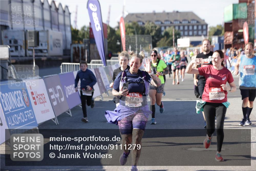 03.10.2025 - Köhlbrandbrückenlauf Jannik Wohlers http://msf.ph/oto/9111279 03.10.2025 13:30:38 Ziel 4355, 4840, 4841, 5289, 5346, 6170, 6223, 6347 meine-sportfotos.de